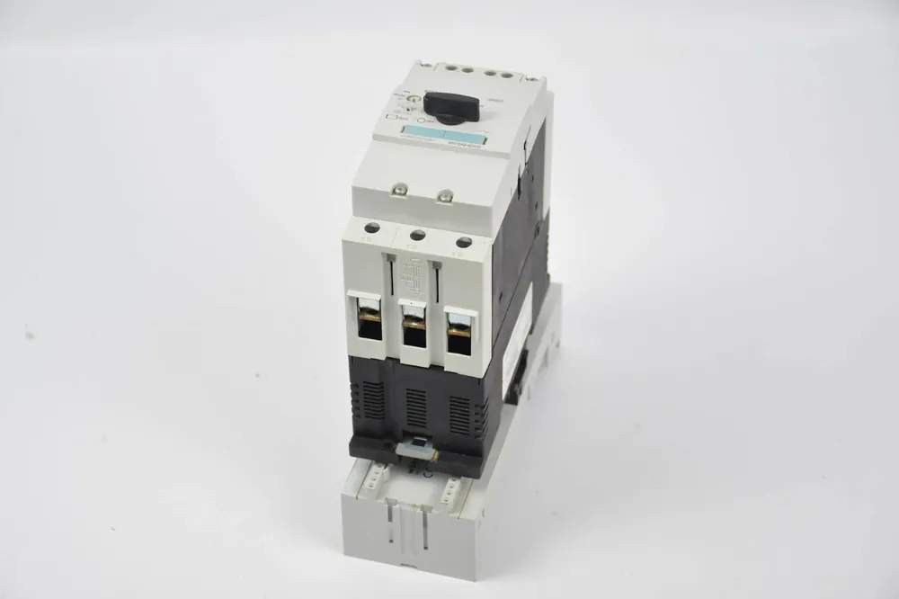 Siemens Leistungsschalter 3RV1042-4DA10 Inkl. Wöhner Sammelschienenadapter 32457 Direkt Vom Hersteller